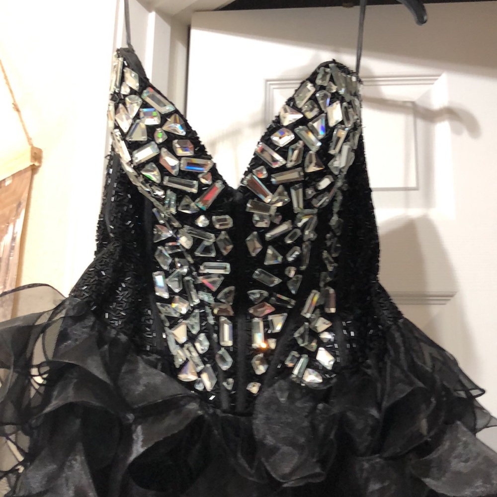 SHERRI Hill Formal - Picture 2 of 6